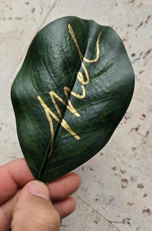 Personalised gold leaf place cards - Wedding leaf place name - Calligraphy Placement cards faux leaf - Handwritten leaves