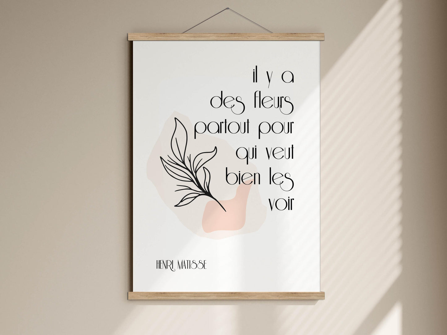a poster with a quote in French, which reads &quot;il y a des flères partout pour qu&#39;il vieux bienn les voir&quot;, which translates to &quot;I am a flower, and I will be happy to see you again&quot;.