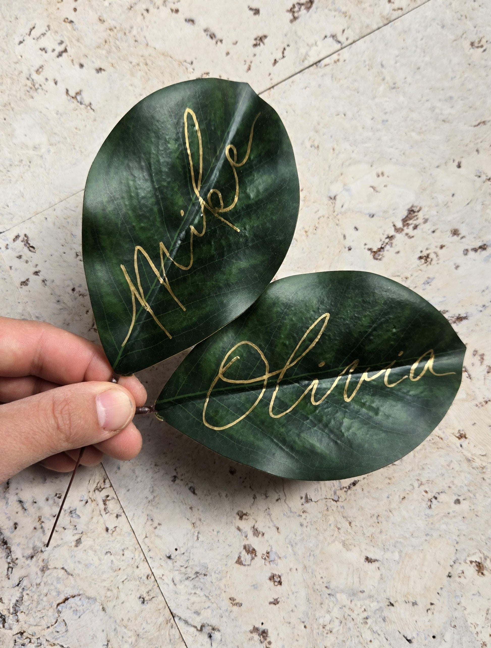 Personalised gold leaf place cards - Wedding leaf place name - Calligraphy Placement cards faux leaf - Handwritten leaves