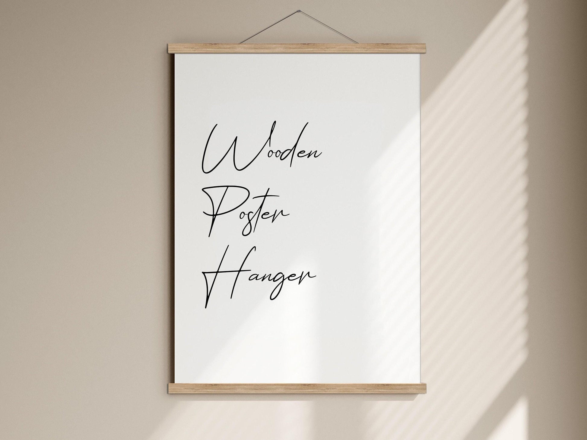A white poster with the words "Wooden Posters Hangen" written on it, hanging on a wall.