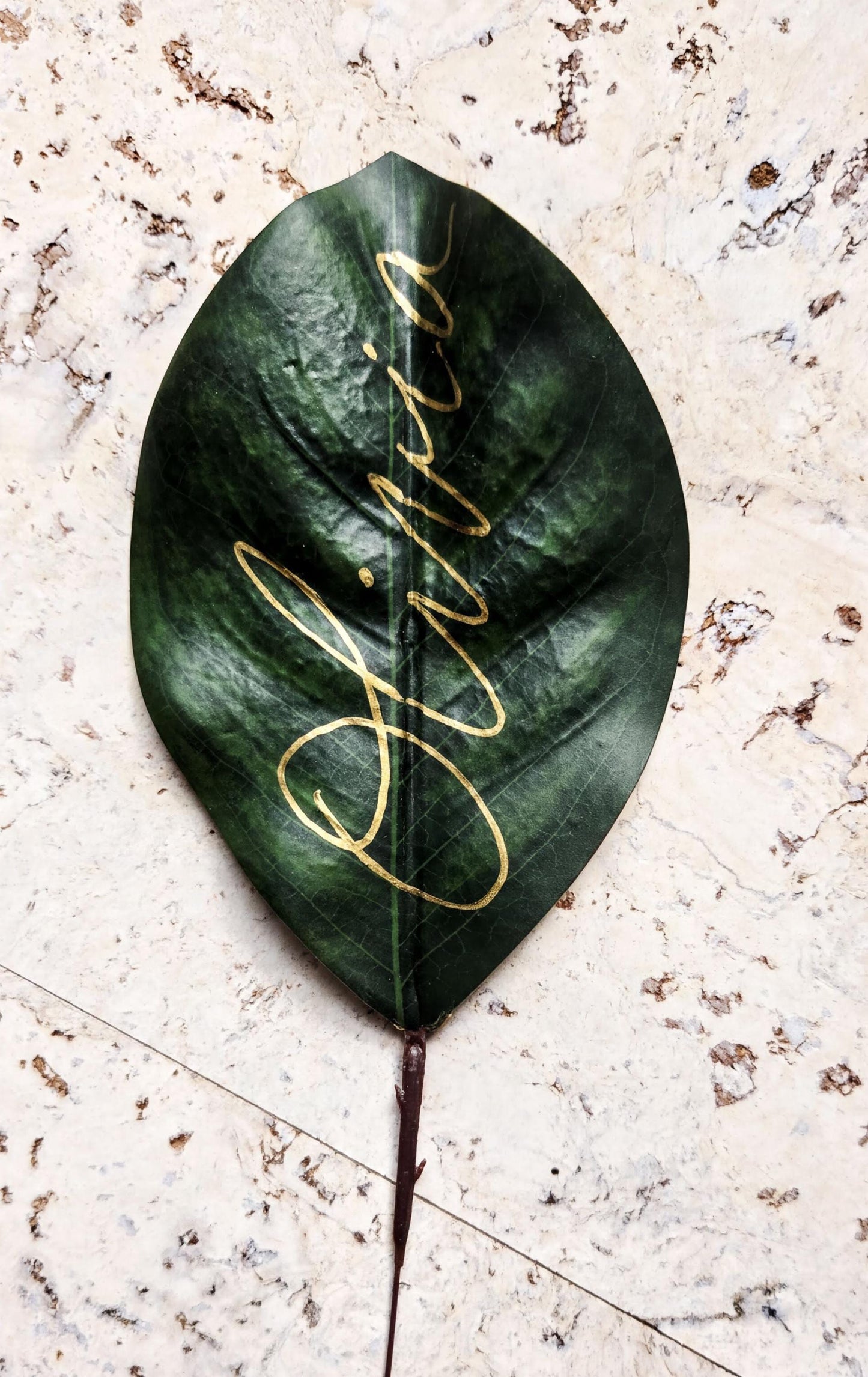Personalised gold leaf place cards - Wedding leaf place name - Calligraphy Placement cards faux leaf - Handwritten leaves